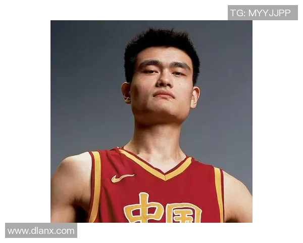 姚明勇敢面对伤痛与挑战展现不屈精神与坚韧意志