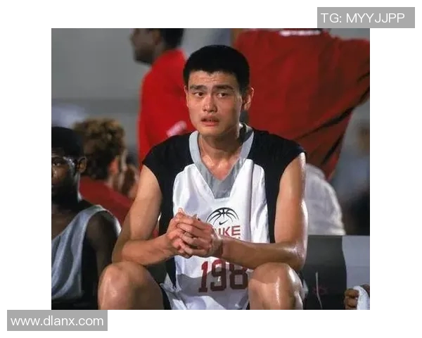 姚明的成长之路:从初中篮球少年到国际巨星的奋斗历程 姚明的成长之路:从初中篮球少年到国际巨星的奋斗历程