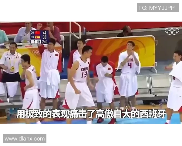 王治郅在对抗姚明的比赛中展现绝佳状态成功打爆对手的精彩瞬间