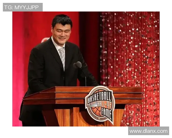 姚明在赛场上的表情与动作解析展现篮球巨星的内心世界与竞技精神 姚明在赛场上的表情与动作解析展现篮球巨星的内心世界与竞技精神