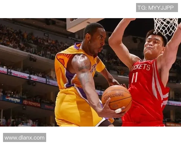 姚明与郑志的传奇交汇：从篮球场到足球场的友谊与拼搏故事