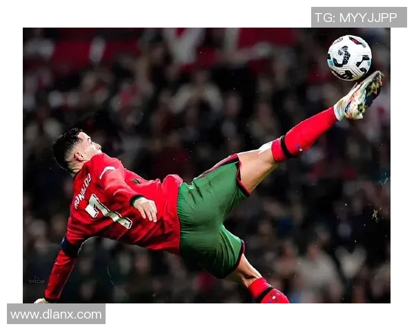 全球雕像数量最多的足球明星揭晓背后的传奇故事与成就 全球雕像数量最多的足球明星揭晓背后的传奇故事与成就