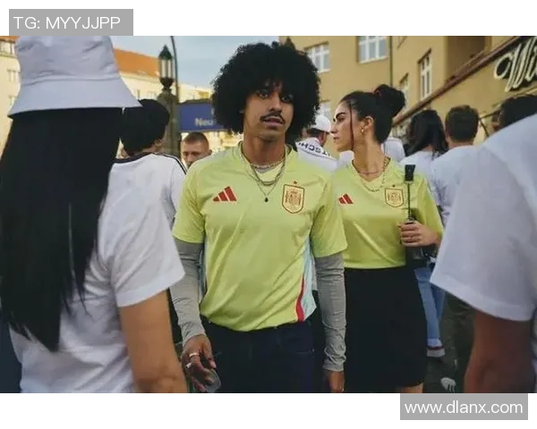 国外足球明星夏日泳衣风采大赏引领时尚潮流与运动魅力结合 国外足球明星夏日泳衣风采大赏引领时尚潮流与运动魅力结合