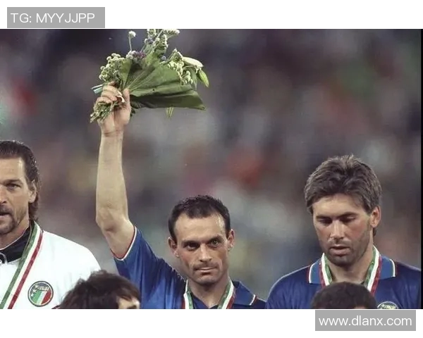 足球明星斯基拉奇的传奇生涯与场上风采全解析