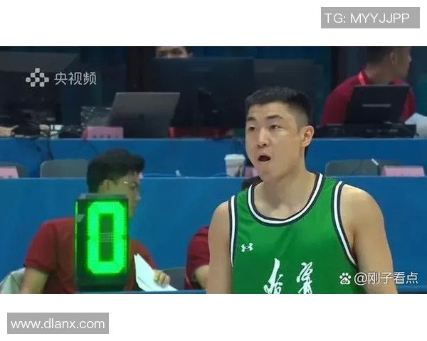 篮球明星运球训练技巧揭秘提升你的球场表现与控球能力 篮球明星运球训练技巧揭秘提升你的球场表现与控球能力